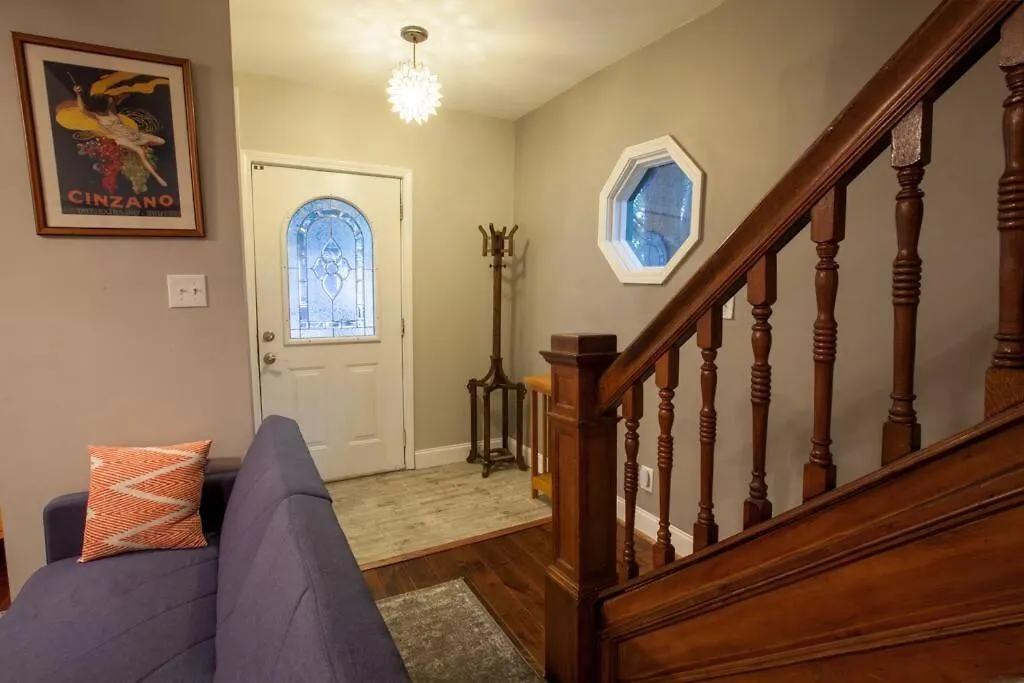 Light And Bright Renovated Farmhouse In The City Villa Pittsburgh Holiday home