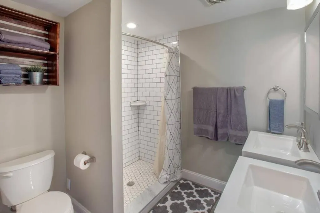 Light And Bright Renovated Farmhouse In The City Villa Pittsburgh United States