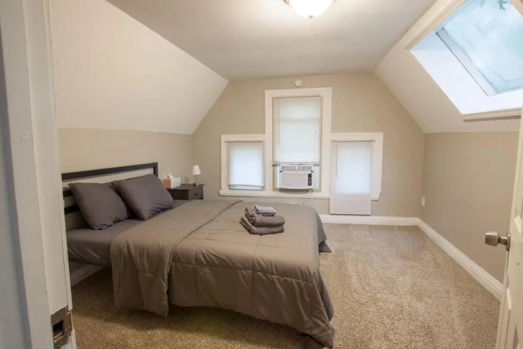 Light And Bright Renovated Farmhouse In The City Villa Pittsburgh Holiday home